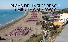Ocean Front Cozy 2 Bedroom, 3 Beds Spacious- Netflix, Pool, Beach Lift & Fast Wifi
