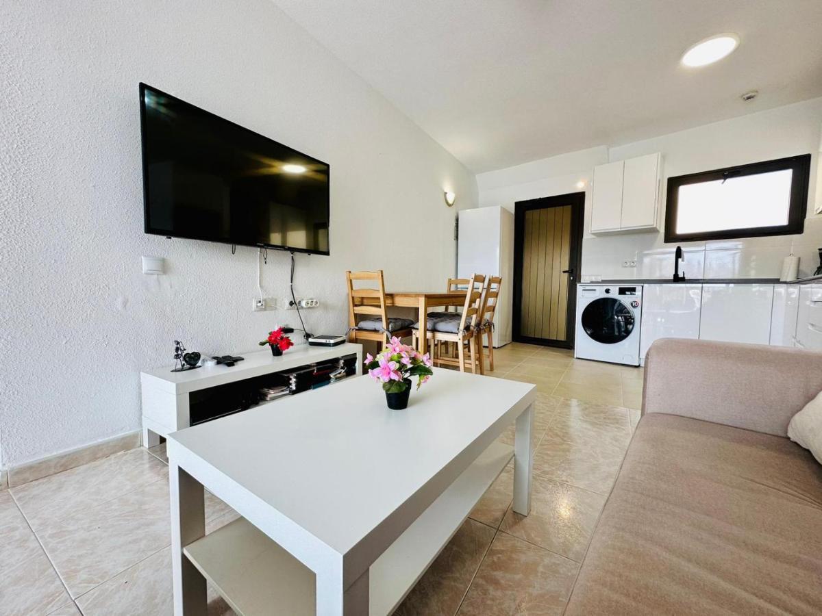 Ocean Front Cozy 2 Bedroom, 3 Beds Spacious- Netflix, Pool, Beach Lift & Fast Wifi Playa del Inglés Habitación foto